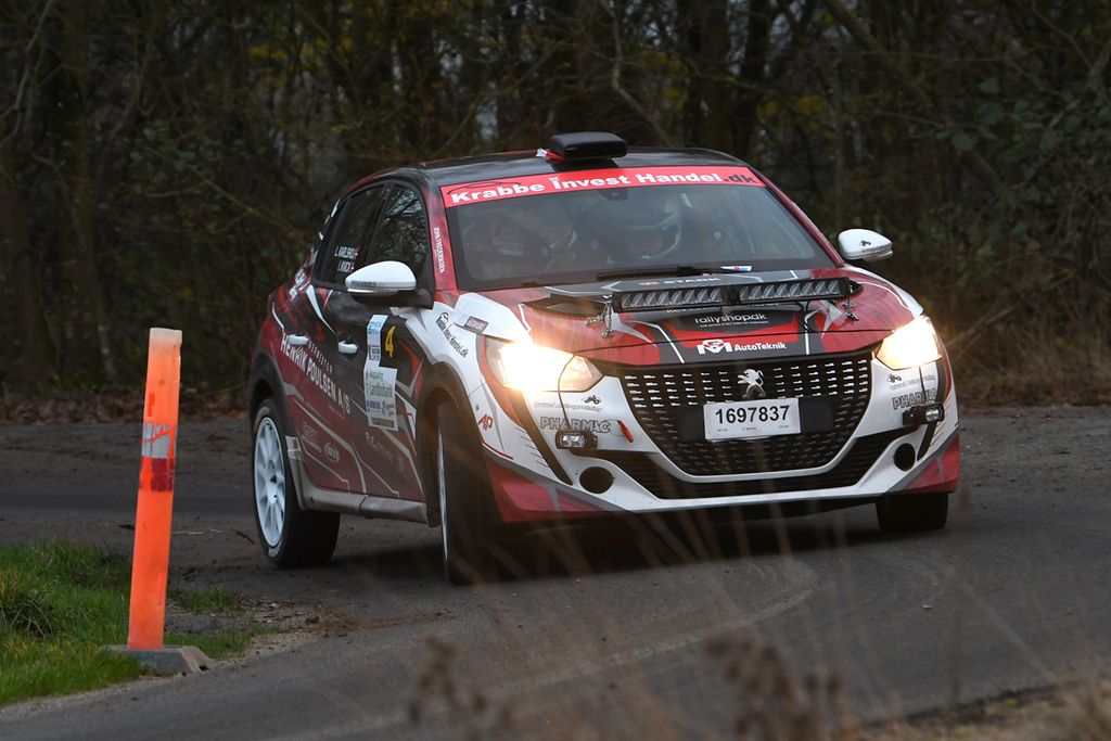 Rallyets sidste prøve blev kørt i mørke, hvilket blev en ekstra udfordring for kørerne i det lumske føre
(Foto: Morten Dam)